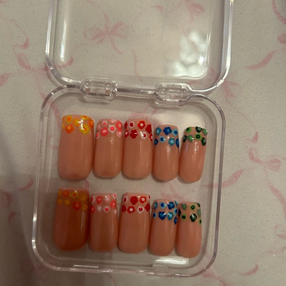 COLORFUL FLOWER NAILS - Picture 1 of 1